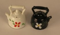 Teapot salt & pepper shakers