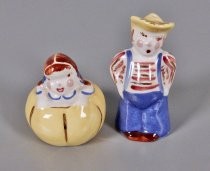 Two figures salt & pepper shakers