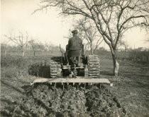 Yuba tractor pulling Knapp Chisel Cultivator, Catalog Photo 89-C