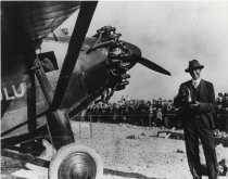 Ralph Heintz, Sr., holding Radiotron Tube, 1927