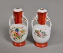 Flowery vases salt & pepper shakers