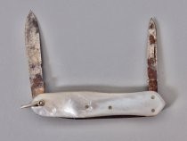 Pocket knife with pearl case, two blades