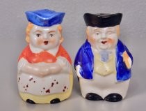 Figurines salt & pepper shakers