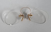 Frameless pince-nez