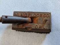 Flooring brush