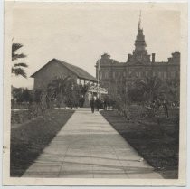 Statehouse Replica at Market Street Plaza