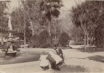 Children looking into a fountain, Saint James Park (San Jose, California)