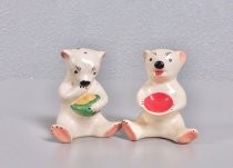 Bears eating from bowls salt & pepper shakers