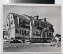 Polhemus House being moved