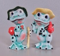 Traveling frogs salt & pepper shakers