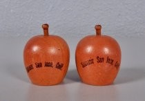 Apples salt & pepper shakers