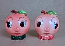 Peach faces salt & pepper shakers