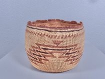 Basket with zig-zag pattern