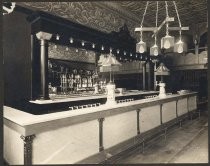 O'Brien's interior - soda fountain