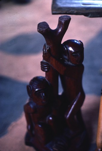 Carvings at Chief Kapiuta's residence, Kaputa village