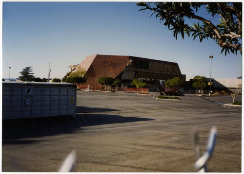 Damage at the Northridge Shopping Mall