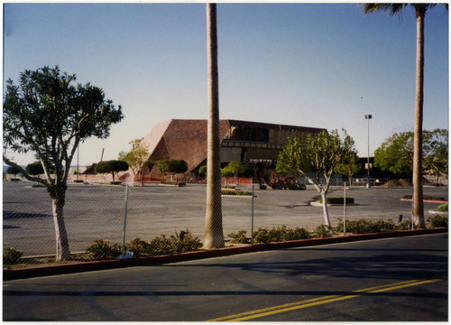 Damage at the Northridge Shopping Mall