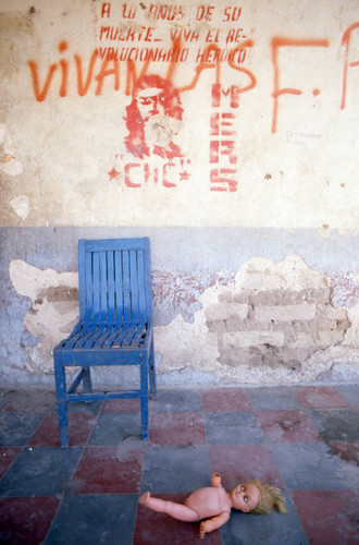 Guerrillero slogan in an abandoned building, San Lorenzo, Ahuachapán, El Salvador, 1981