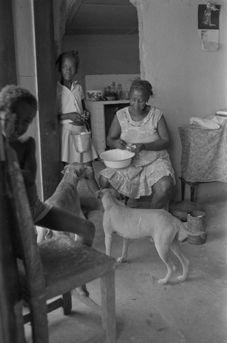 Woman preparing food, San Basilio de Palenque, ca. 1978