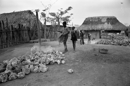 Children transporting rocks, San Basilio de Palenque, 1977