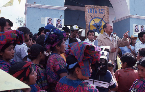 Presidential candidate Ángel Aníbal Guevara speaking at campaign rally, Ciudad Vieja, 1982