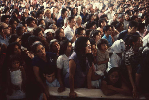 People at mass remembering archbishop Óscar Arnulfo Romero, San Salvador, 1983