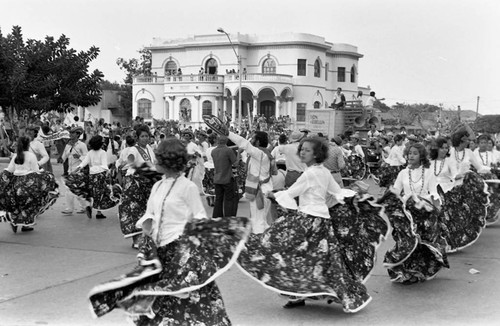 Cumbiamba Agua P'a Mi dancers performing, Barranquilla, Colombia, 1977