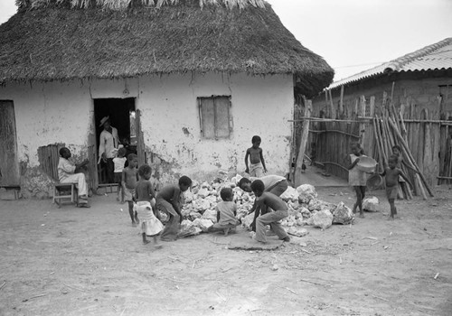 Children transporting rocks, San Basilio de Palenque, 1977