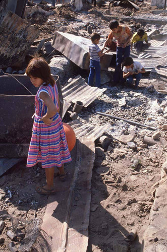 Children amids ruin, Berlín, 1983