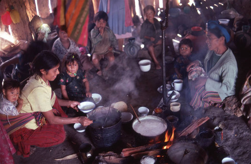 Guatemaln refugees cook, Cuauhtémoc, 1983