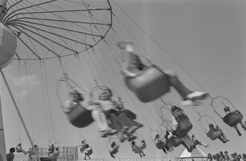 Flying chairs, Tunjuelito, Colombia, 1977