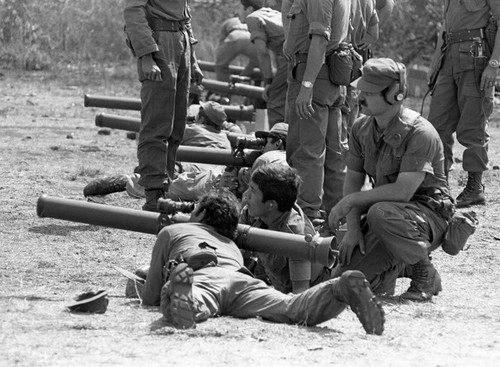 Soldiers learn how to use mortars, Ilopango, 1983