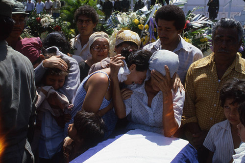 A large group mourns, Nicaragua, 1983