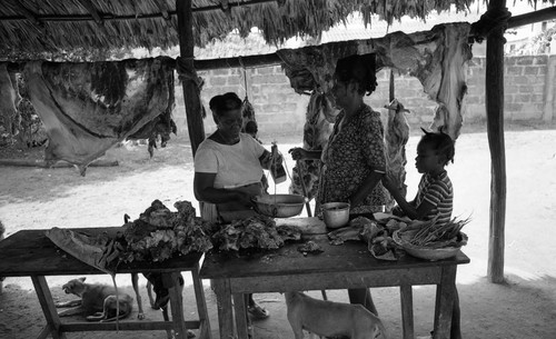 Women selling and buying meat, San Basilio de Palenque, 1976