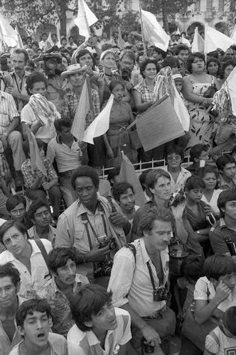 Photographers John Hoagland, Susan Meiselas, and Eli Reed, San Salvador, 1982