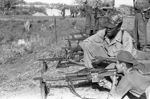 Machine gun instruction, Ilopango, San Salvador, 1983