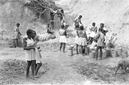 Women and girls collecting water, San Basilio de Palenque, Colombia, 1977