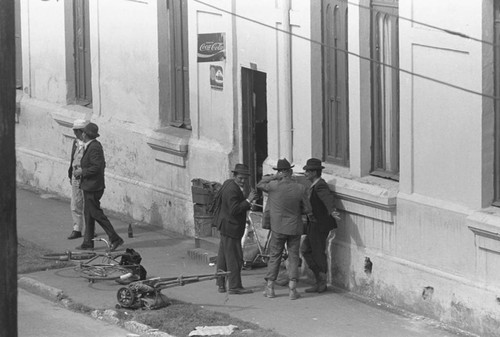 Daytime socializing, Bogotá, Colombia, 1976