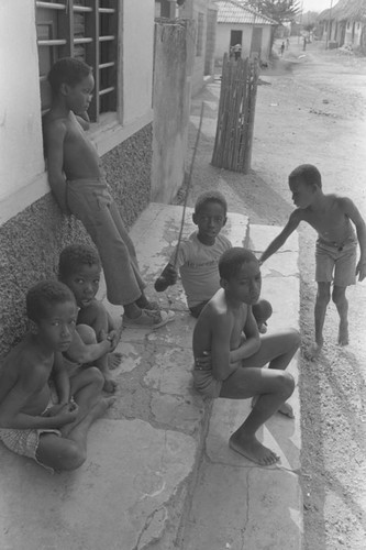 Children sitting on the sidewalk, San Basilio de Palenque, ca. 1978