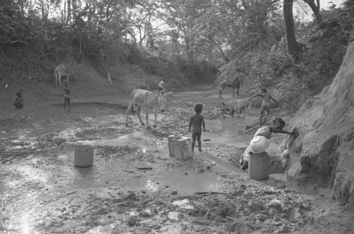 A woman collecting water, San Basilio de Palenque, 1977