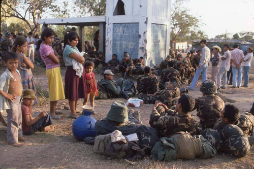 Salvadoran soldiers at rest, Berlín, 1983