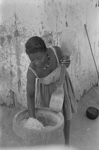 Woman grinding corn, San Basilio del Palenque, ca. 1978