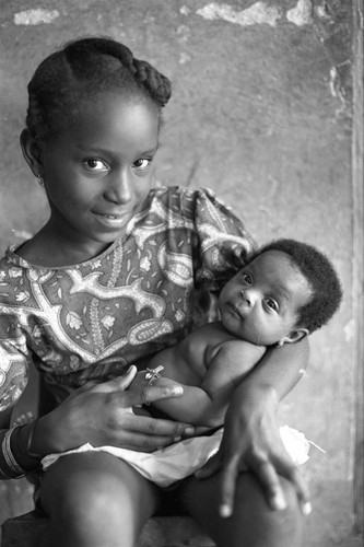 Girl holding a baby, San Basilio de Palenque, 1977