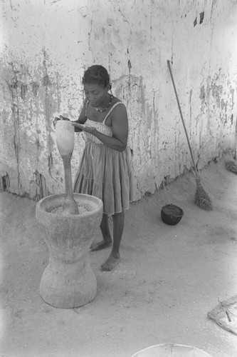 Woman grinding corn, San Basilio del Palenque, ca. 1978