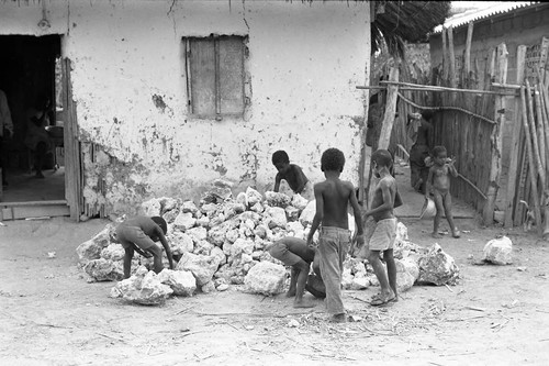 Children transporting rocks, San Basilio de Palenque, 1977