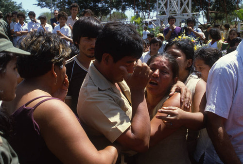 A man and a woman mourn, Nicaragua, 1983