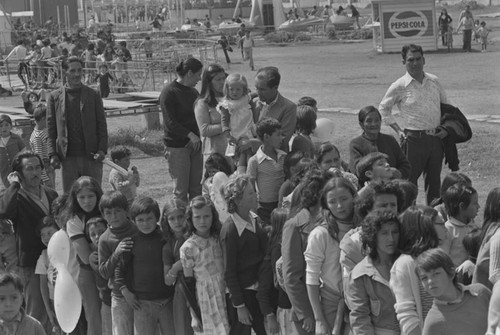 A large crowd in line, Tunjuelito, Colombia, 1977