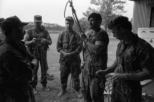 Claflin demonstrates rope tying, Liberal, 1982