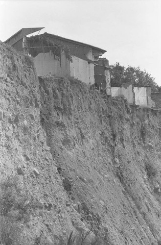 Soil erosion and a precarious settlement, Bucaramanga, Colombia, 1975