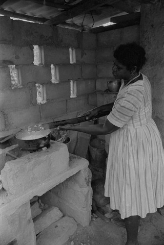 Woman preparing food, San Basilio de Palenque, 1976